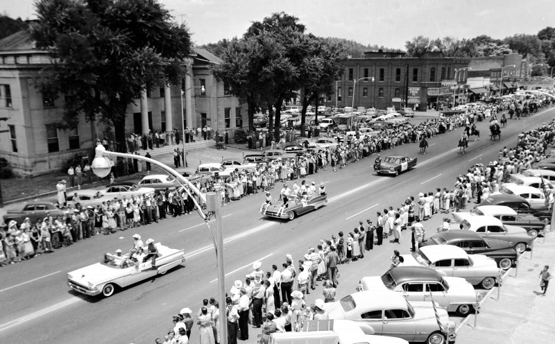 1959 Rodeo Days Parade down Commerce Street in Summerville