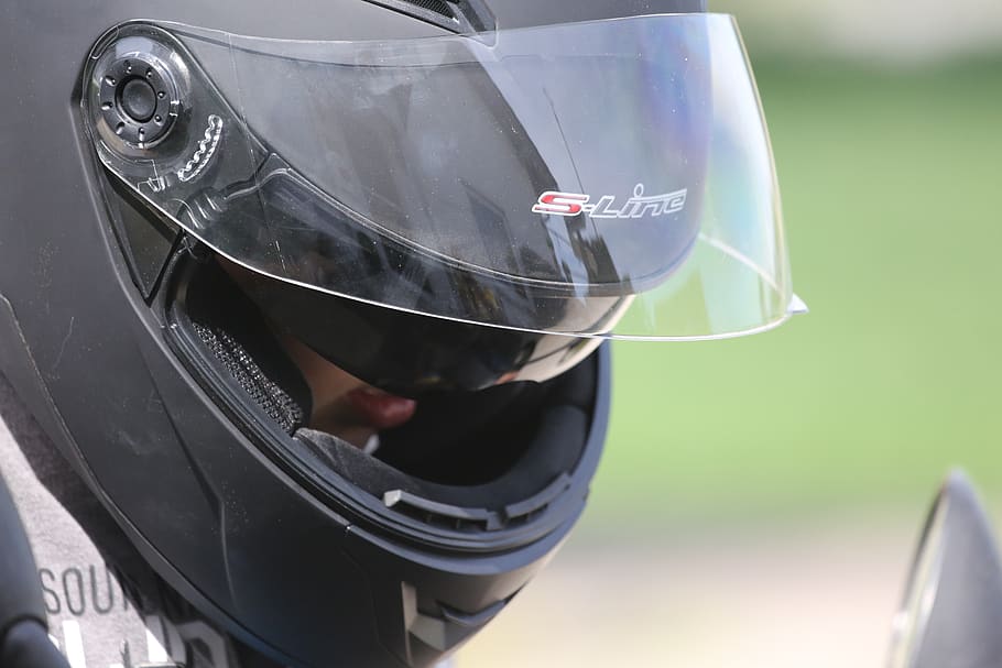 helm-security-motorcycle-helmet-head-protection-traffic