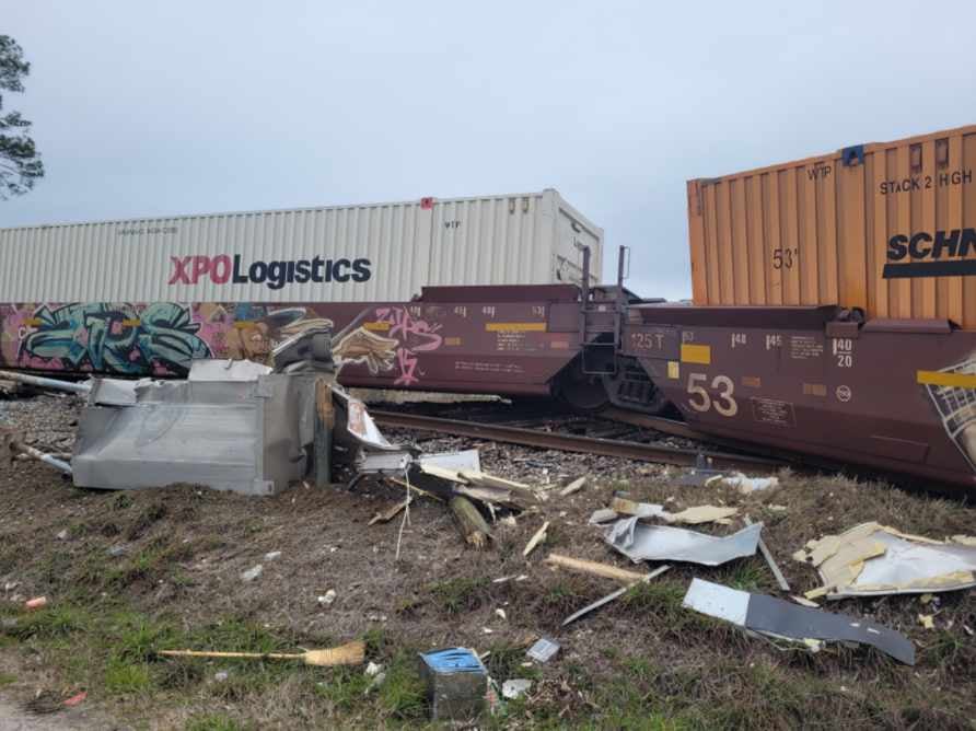 train derail city of douglas 5