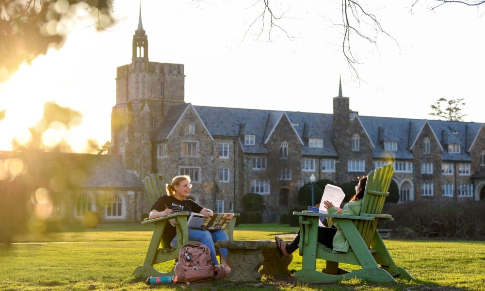 Berry College Named In The Princeton Review 2024 Rankings AllOnGeorgia   220323 Students Across Campus 1000x600 